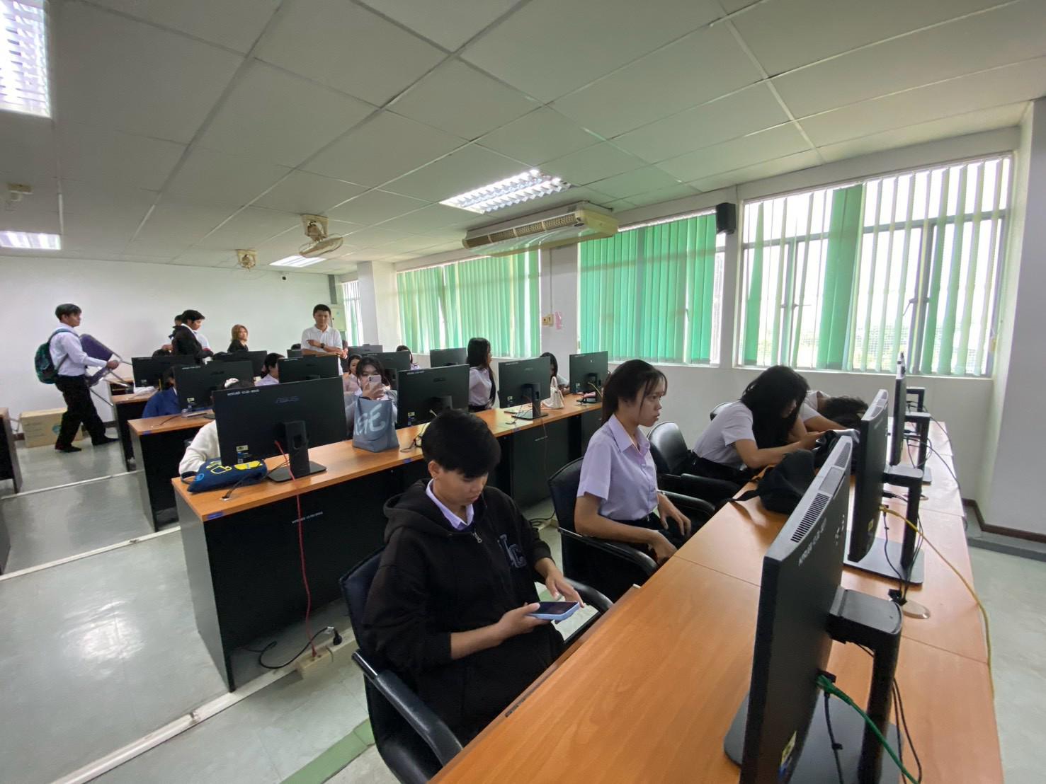 8. คณะเทคโนโลยีอุตสาหกรรม มหาวิทยาลัยราชภัฏกำแพงเพชร จัดโครงการอบรมและพัฒนาทักษะภาษาอังกฤษและมาตรฐานคอมพิวเตอร์ สำหรับนักศึกษาชั้นปีที่ 1